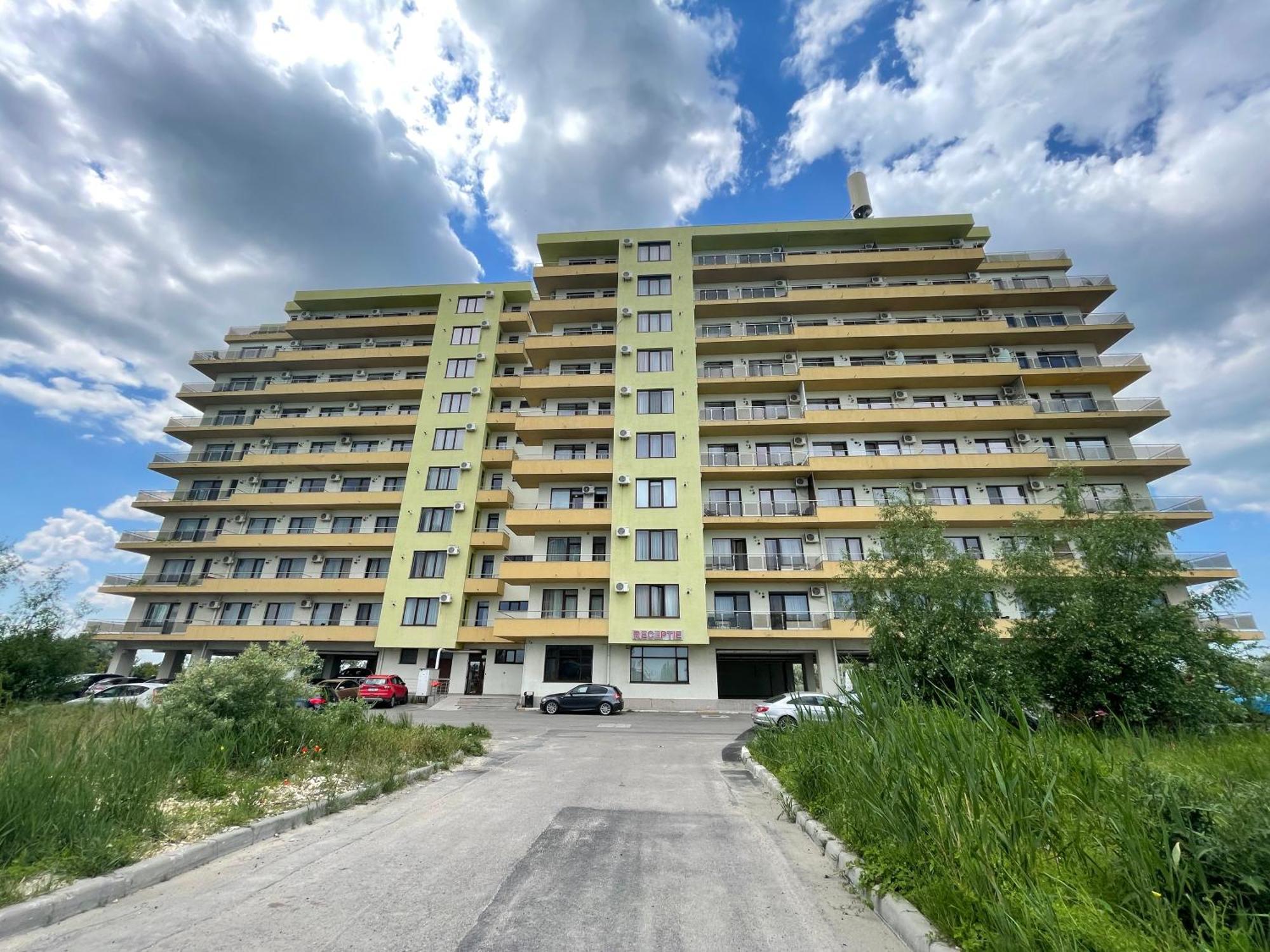 Summerland Apartment *