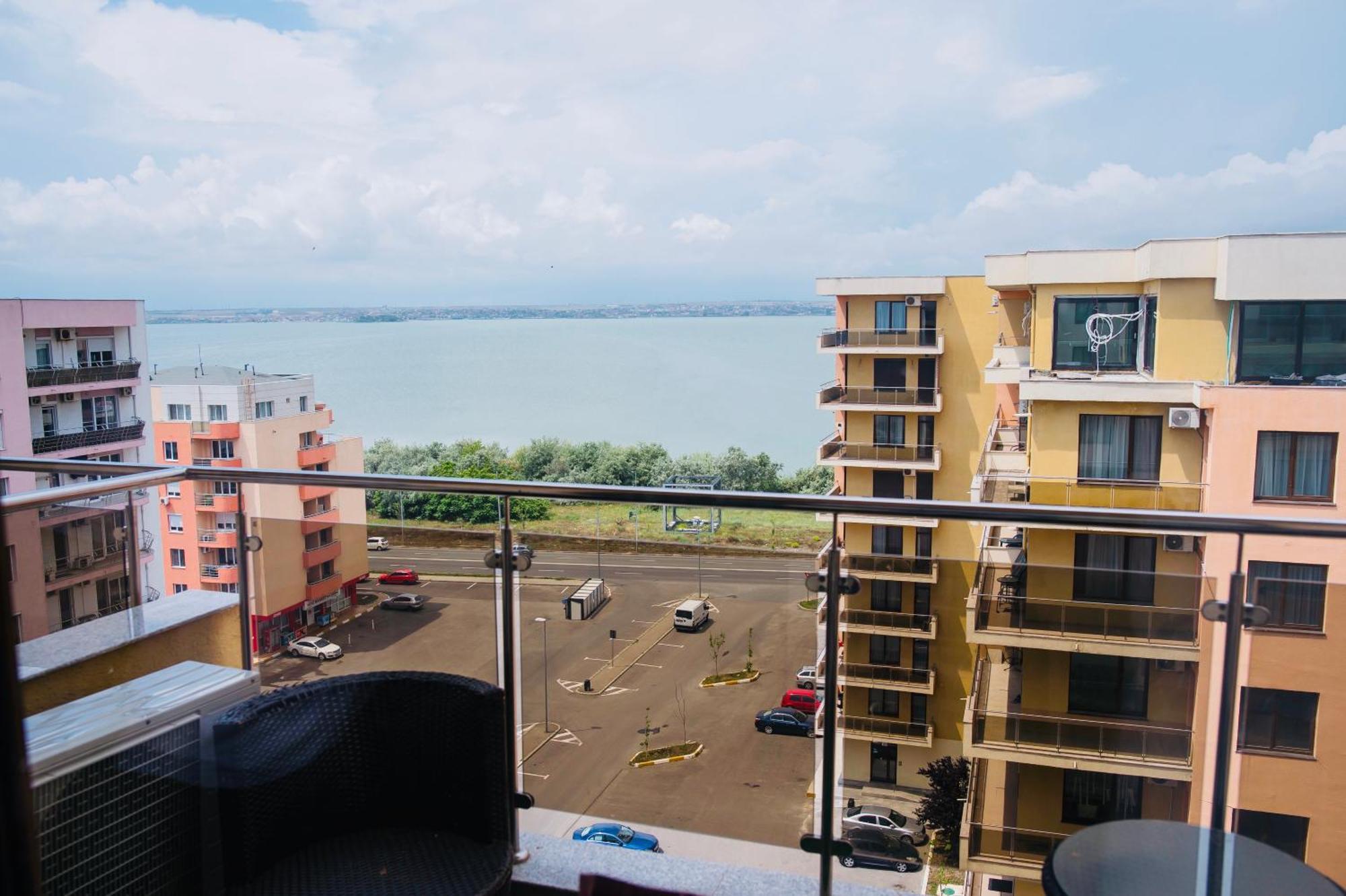 Summerland Apartment *